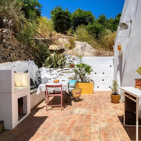 Vakantiehuis Casa Limao Old Charming House With Private Patio And Marvelous View Aljezur