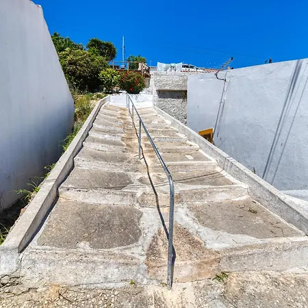 Dom wakacyjny Casa Limao Old Charming House With Private Patio And Marvelous View Aljezur